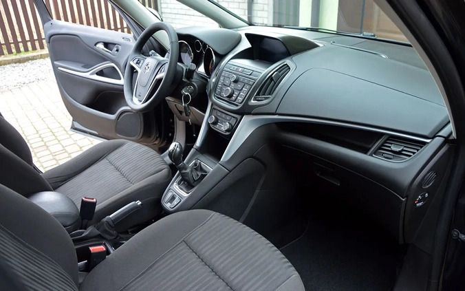 Opel Zafira cena 48900 przebieg: 181000, rok produkcji 2015 z Gostynin małe 352